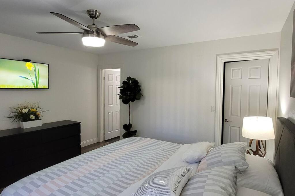 L - Fully Remodeled And Professionally Decorated لاس فيغاس المظهر الخارجي الصورة