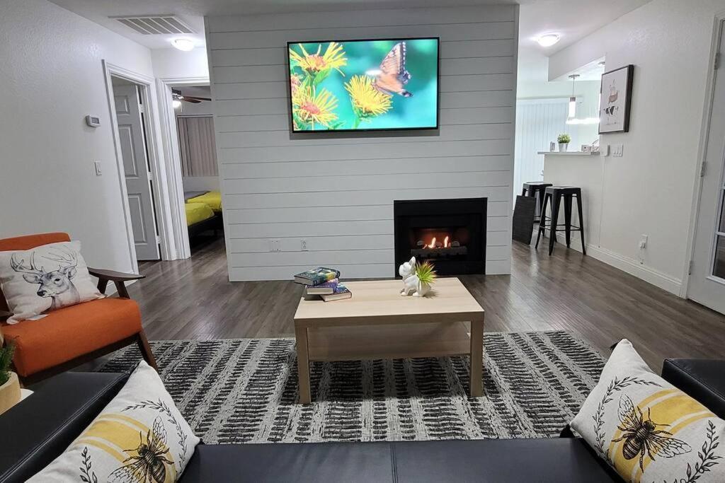 L - Fully Remodeled And Professionally Decorated لاس فيغاس المظهر الخارجي الصورة